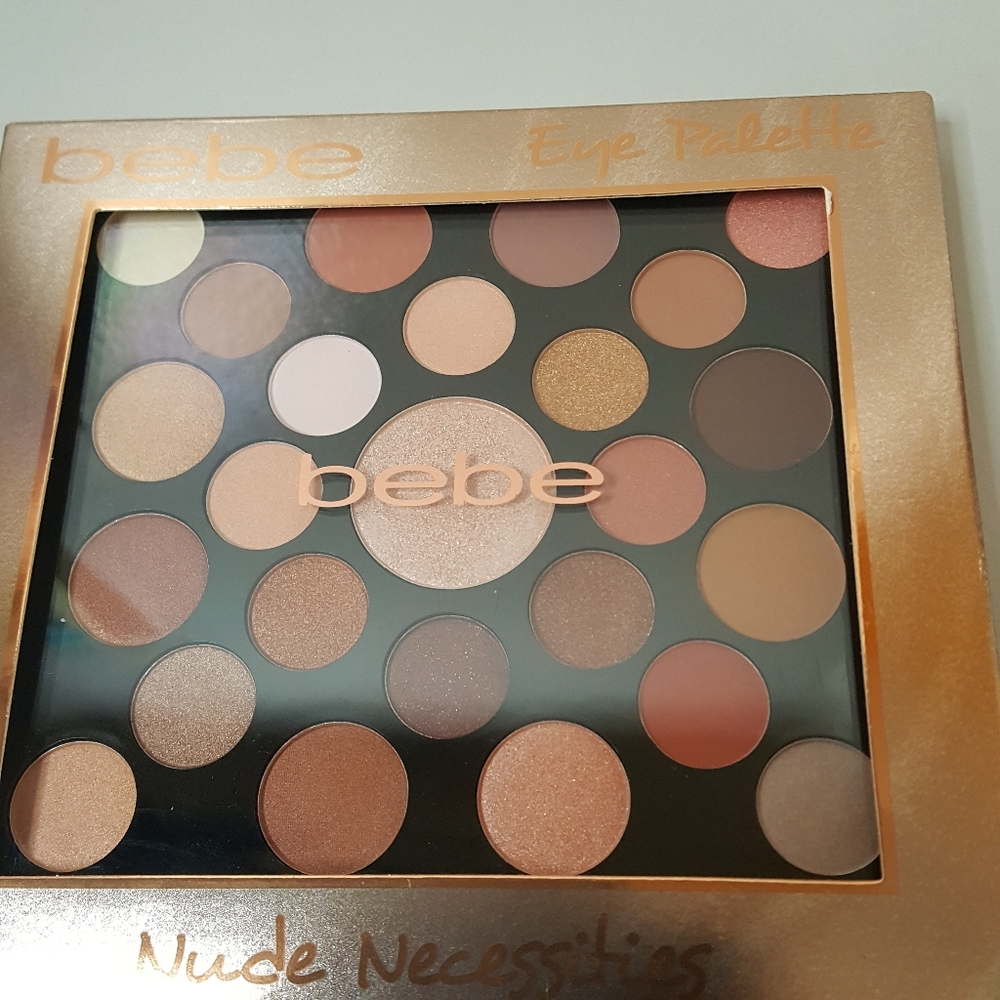 NWOT Bebe nude 25 velvety smooth eyeshadow palette